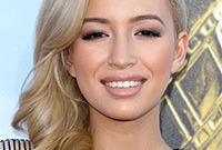 Christian-serratos-makeup-for-blonde-hair-and-latino-skin-side